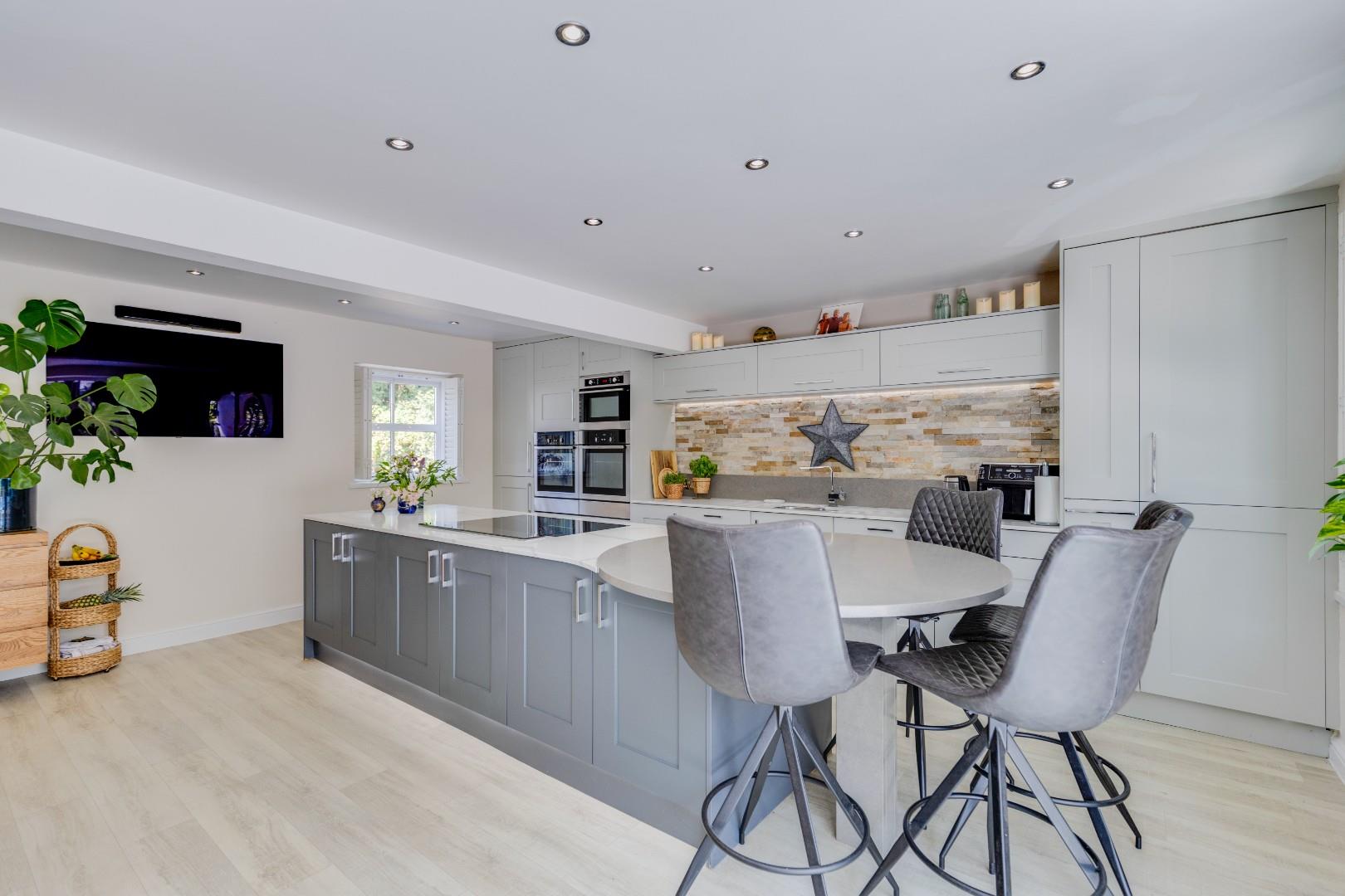 Foxleigh House, Trerhyngyll, Nr Cowbridge, Vale Of Glamorgan, CF71 7TN